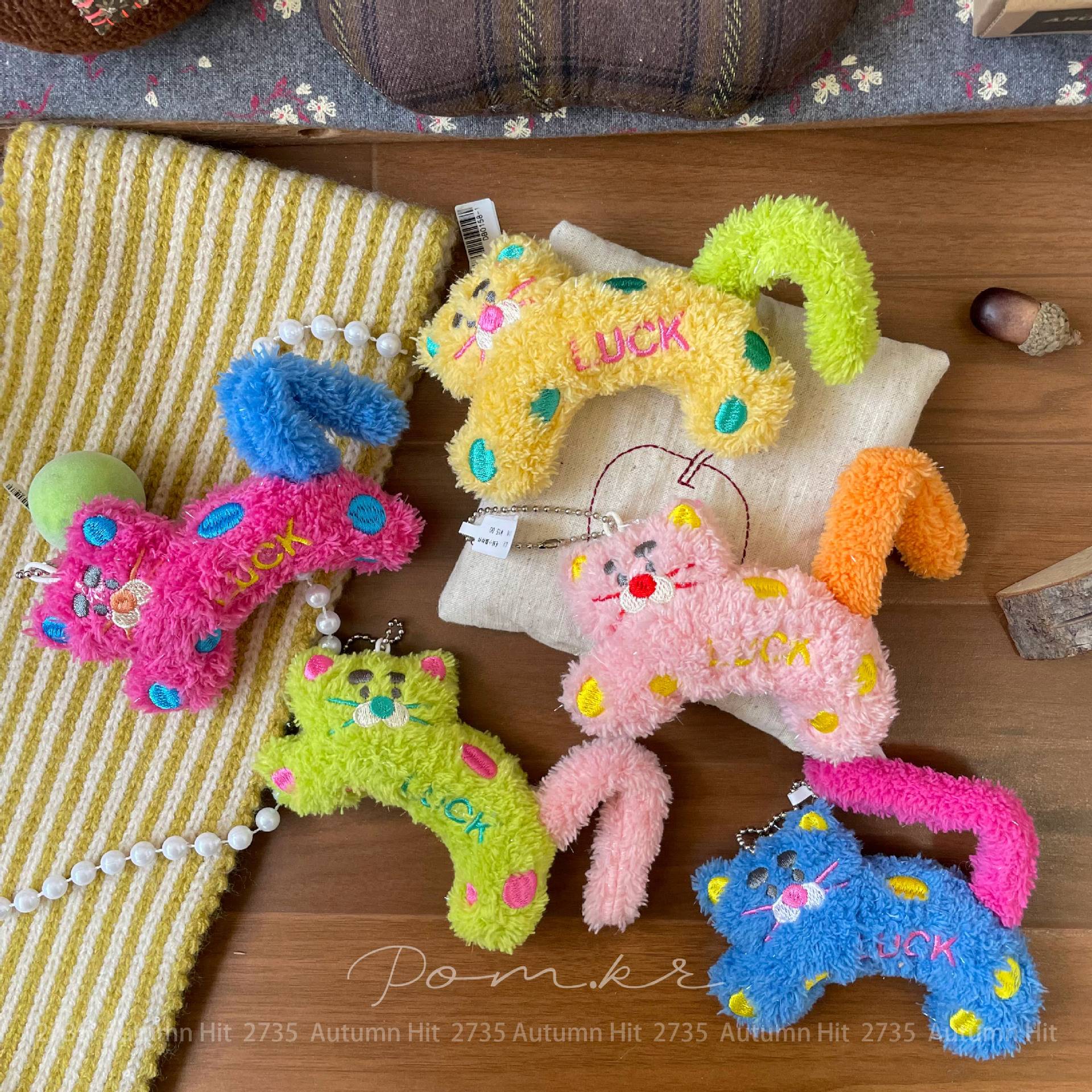 Korean-style dopamine LUCK polka dot cat plush pendant, wagging tail cartoon doll backpack keychain pendant