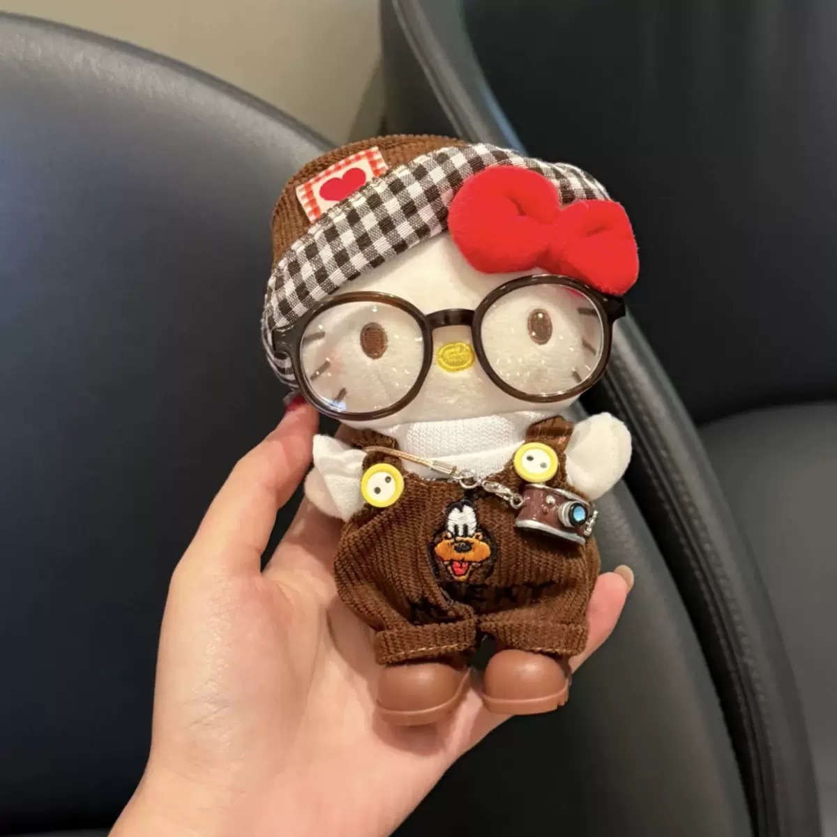 Authentic classic KT hellokitty backpack bag pendant, cartoon cute Hello Kitty keychain, plush doll for girls Authentic classic KT hellokitty backpack bag pendant, cartoon cute Hello Kitty keychain, plush doll for girls