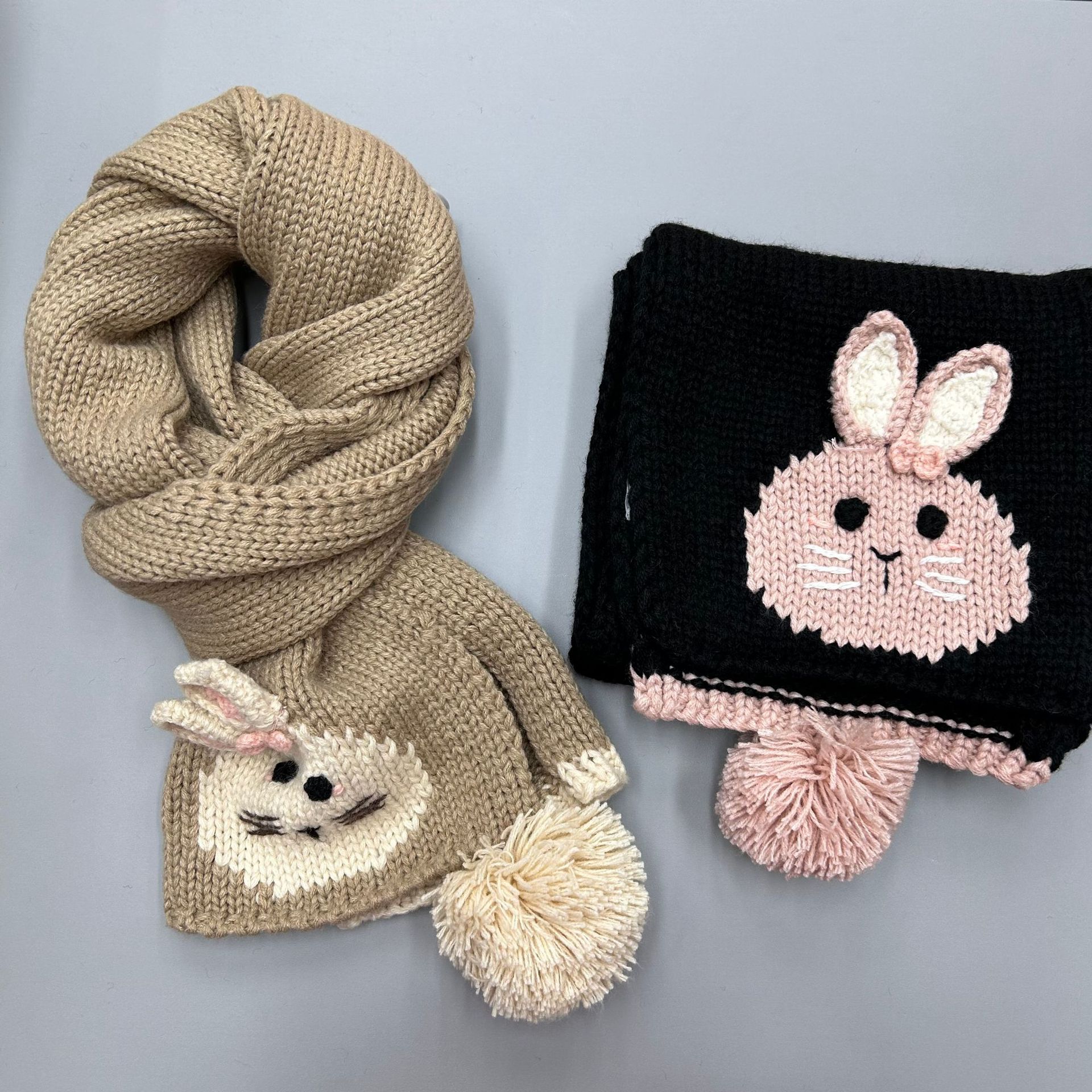 Wholesale of thickened and warm hand-embroidered rabbit pom-pom scarves and scarves made of Korean-style knitted yarn in 2025 Application Scenario