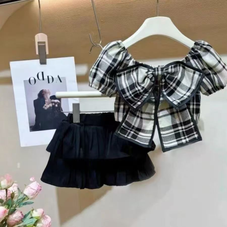Chica verano traje 2026 nuevo estilo niños manga corta camiseta falda plisada conjunto de dos piezas mujer vestido floral de verano Application Scenario