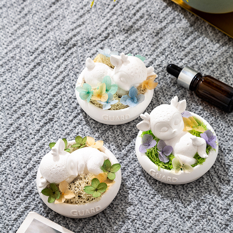 车载香薰固体香膏淡香卡通香水车用摆件热销少女香氛汽车摆件批发产品图