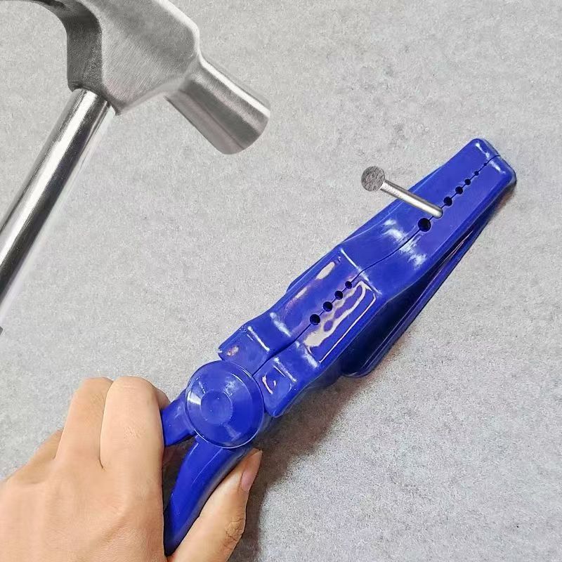 New type of nail clamp, nail tapping auxiliary tool, nail graber, nail driving and fixing tool, auxiliary clamp, safety guard hand, nail driving Specification image