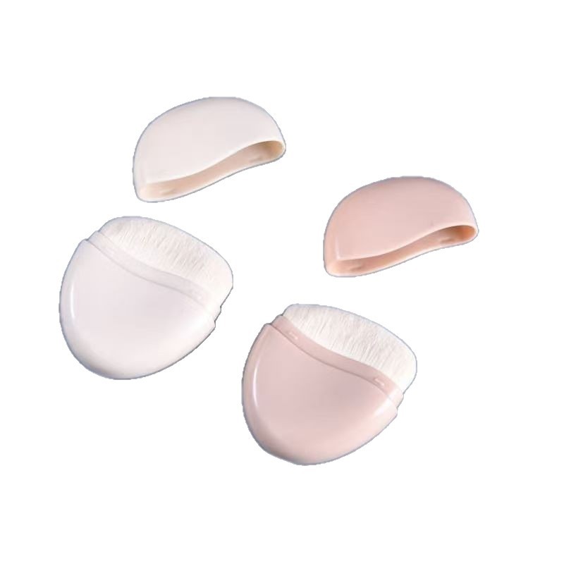 The little hamster of the same style as wakemake in South Korea carries a foundation concealer brush with super soft bristles, which doesn't eat powder and enables quick makeup application Item Picture