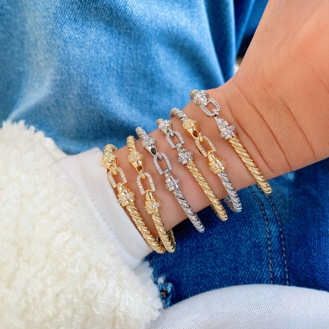 This new retro dual-color 18K real gold electroplated copper neckband bracelet from Europe and America is fashionable, trendy and versatile details Picture