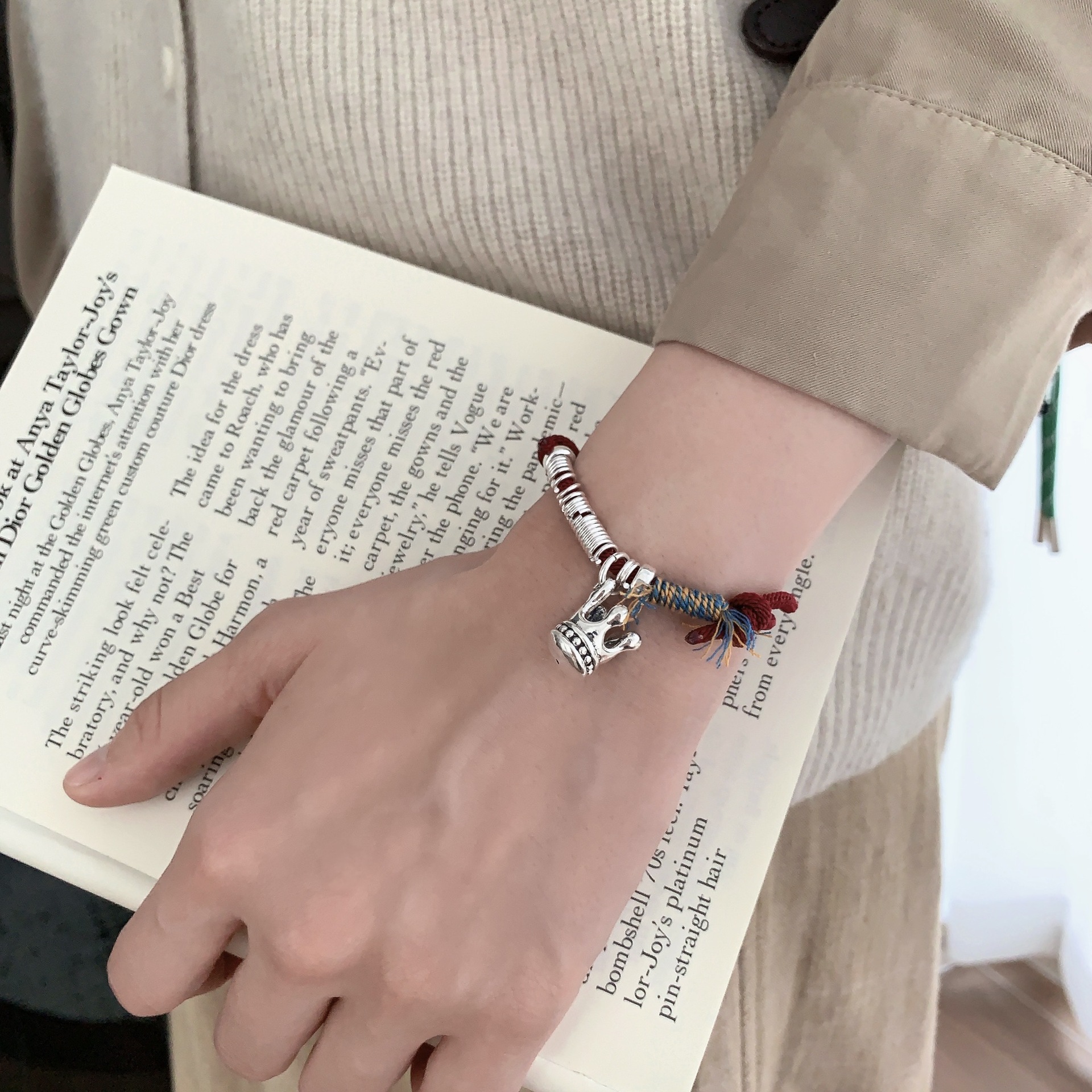 个性复古12.12皇冠盘缠红绳S925纯银手链小众设计轻奢高级感时尚手绳 Item Picture