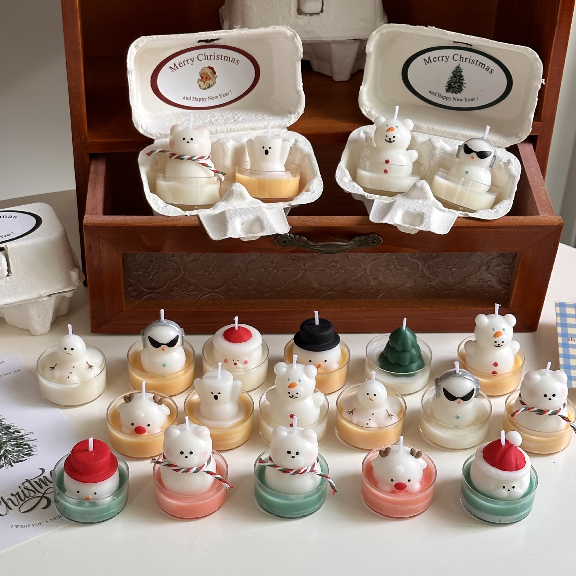 Cute Hand-Painted Scented Tea Candles, Snowmen, Winter Atmosphere Ornaments, Photo Props, Festival Gifts For Christmas details Picture