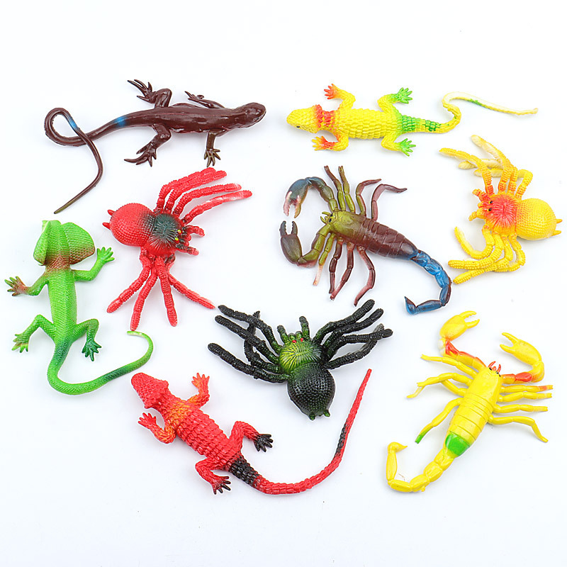 Large-sized simulation animals, such as lizards, scorpions and spiders, are selling popular prank and stress-relieving toys at street stalls Application Scenario
