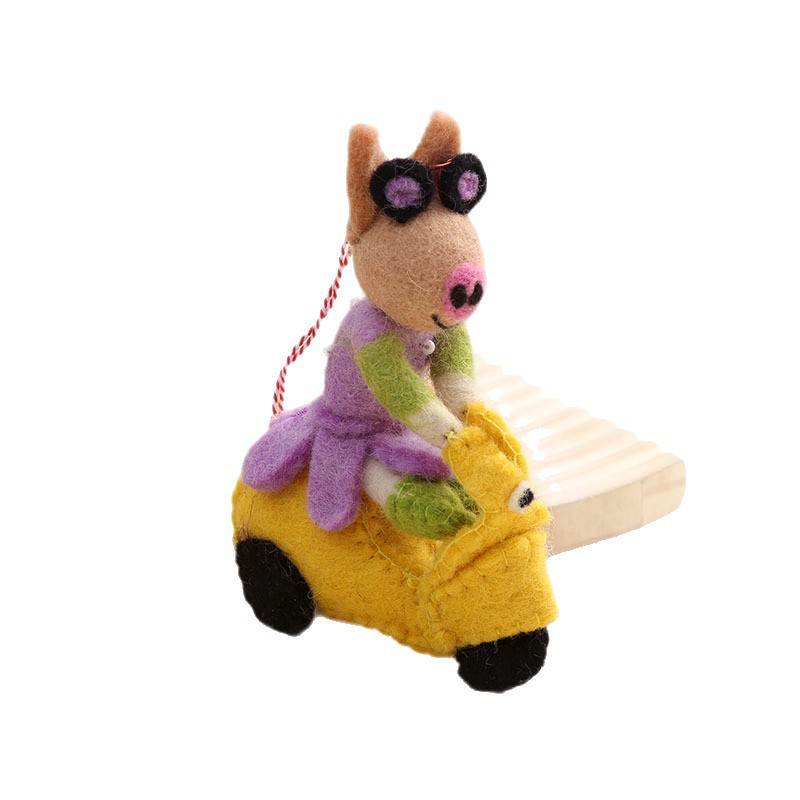 Handmade wool felt abstract hanging decorations of dogs and pigs, creative bags, and cute pendants, wholesale from the manufacturer Item Picture