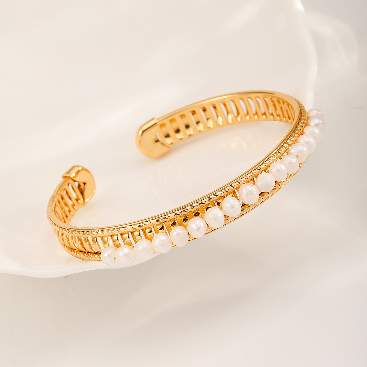 Nasha high-quality heavy industry freshwater pearl bracelet, high version enamel copper plated 18K real gold jewelry bracelet Application Scenario