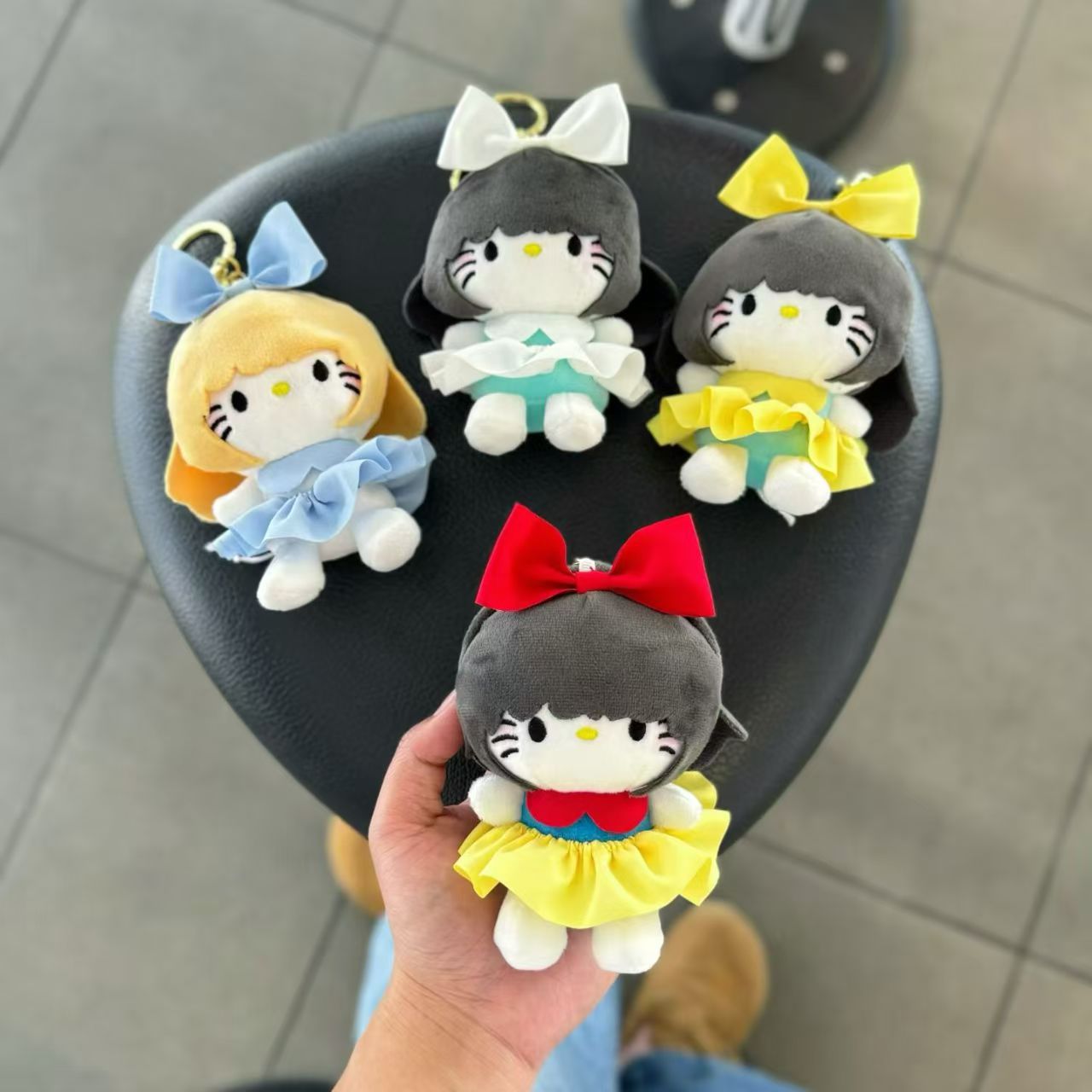 Wholesale of best-selling cartoon kt dress-up little cat plush pendants, schoolbags, keychains, cute dolls, toy bags and pendants details Picture