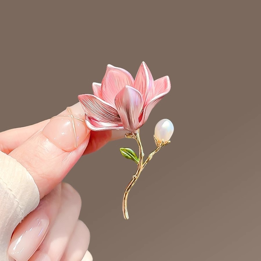 New elegant and refined magnolia flower brooch, fashionable and elegant flower pin, retro flag Hanfu brooch accessory Application Scenario