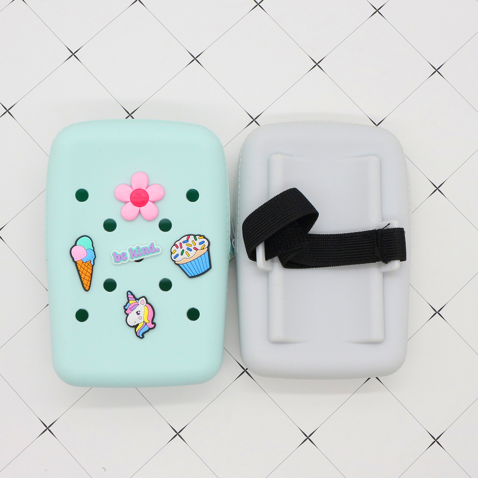 Cross-border bestsellers: stanley water Cup Silicone hole Bag, 40oz Ice Cup, loose change bag, outdoor exercise arm bag Application Scenario