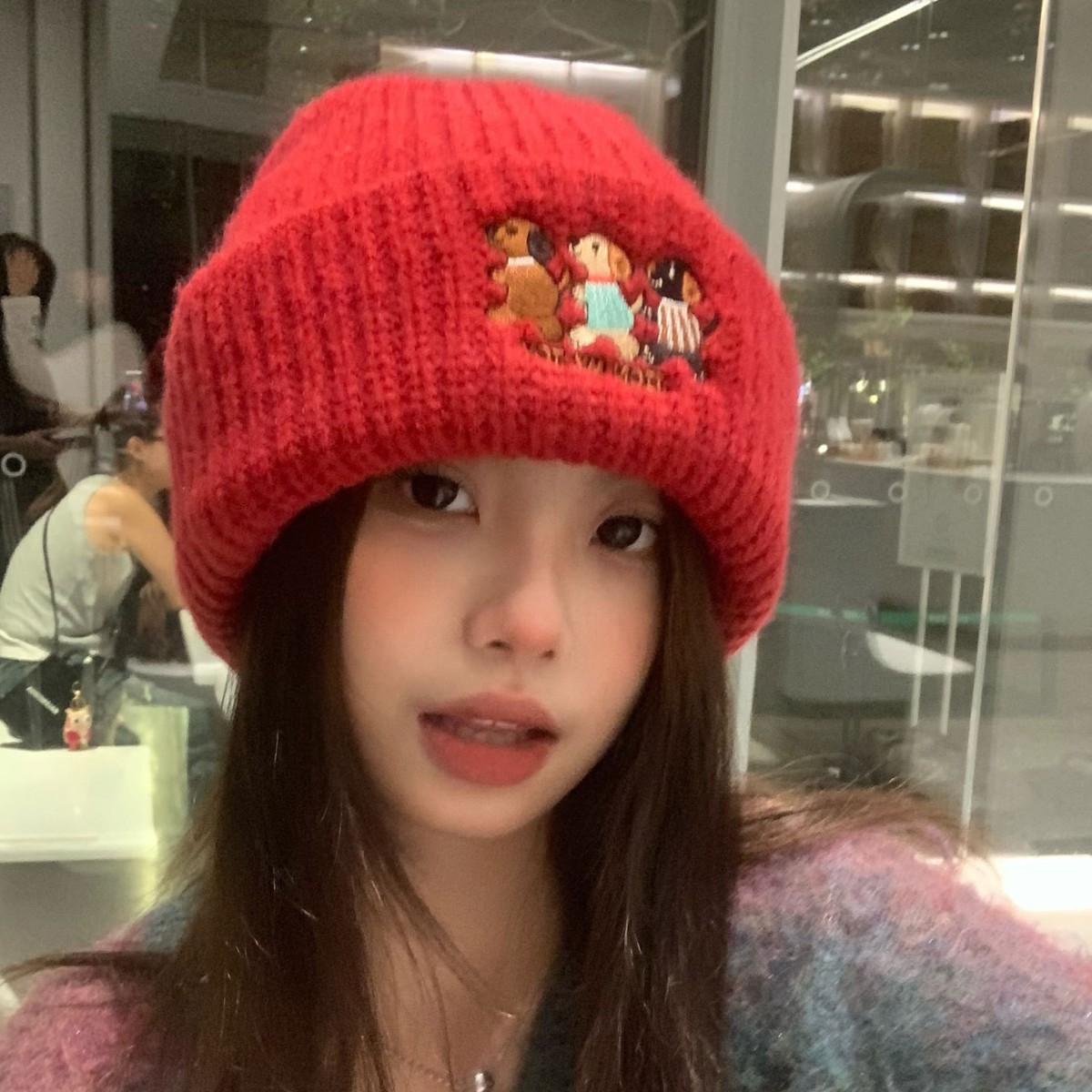 Cute three little dog embroidered woolen hats, children's warm autumn and winter ear-protecting knitted hats, face-enhancing little versatile headscarves details Picture