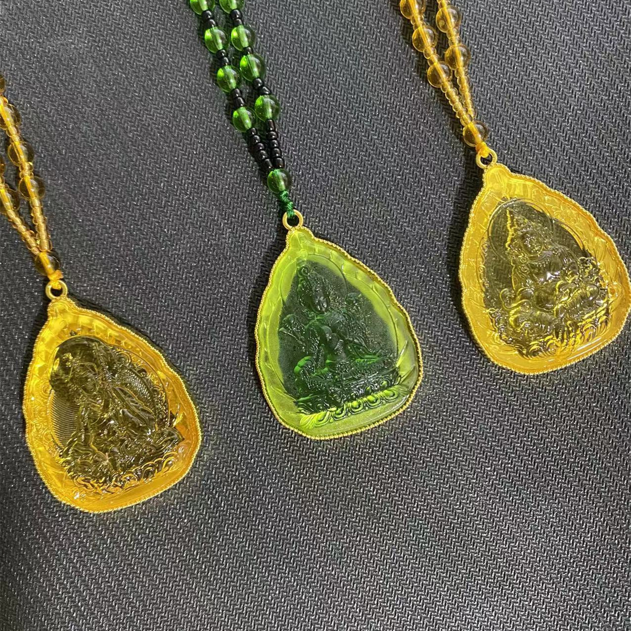 Retro lace-trimmed gold-encrusted color-preserving Buddha statue sweater chain, ethnic style Medicine Buddha necklace, live-streaming street stall accessories wholesale Specification image