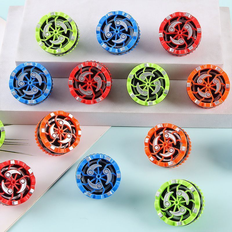 The new firework gyroscope handheld toy will emit sparks and light. It is a two-person battle toy with a rotating and explosive gyroscope details Picture