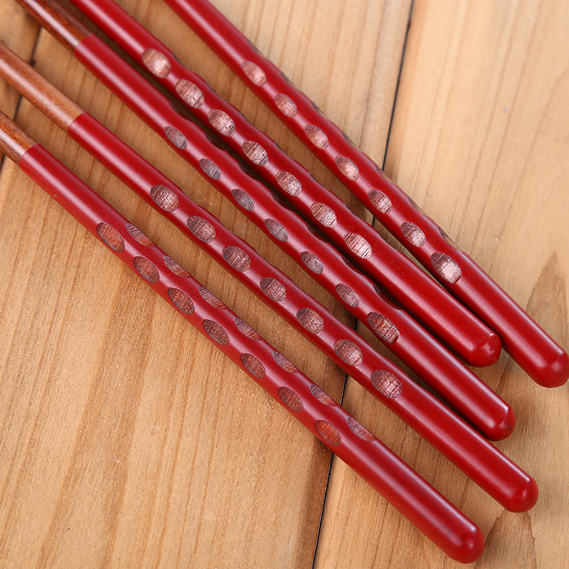 Factory wholesale, one person, one chopstick, Japanese-style threaded wooden chopsticks, household nanmu tableware, bamboo and wood gifts, solid wood chopsticks gifts Application Scenario