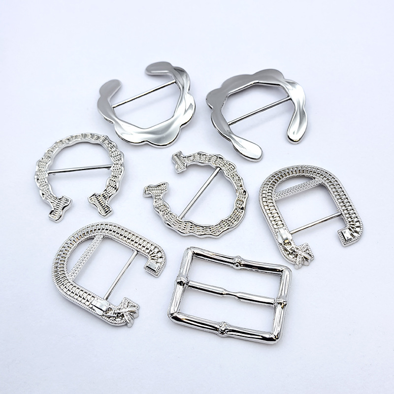The manufacturer wholesals zinc alloy V-shaped pin buckles, belt buckles, bags, clothing, shoes and shoe accessories in various specifications Item Picture