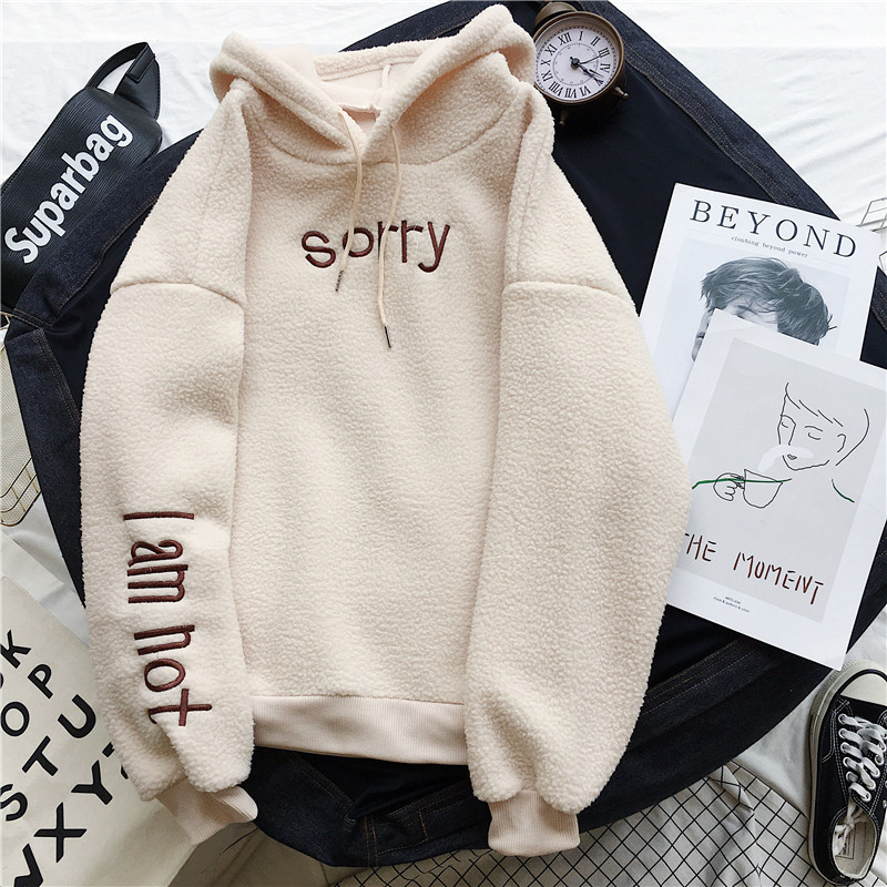 We support the delivery of hooded, fleece and thickened faux lambskin plush sweatshirts for female students, as well as Hong Kong-style autumn and winter warm jackets Application Scenario