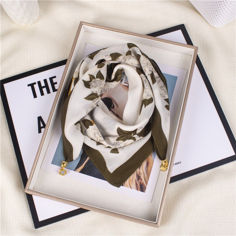 Magnetic buckle silk scarf necklaces with a high-end feel, small square scarves, fashionable and light luxury matching scarves, women's spring and autumn neck protection scarves wholesale Specification image