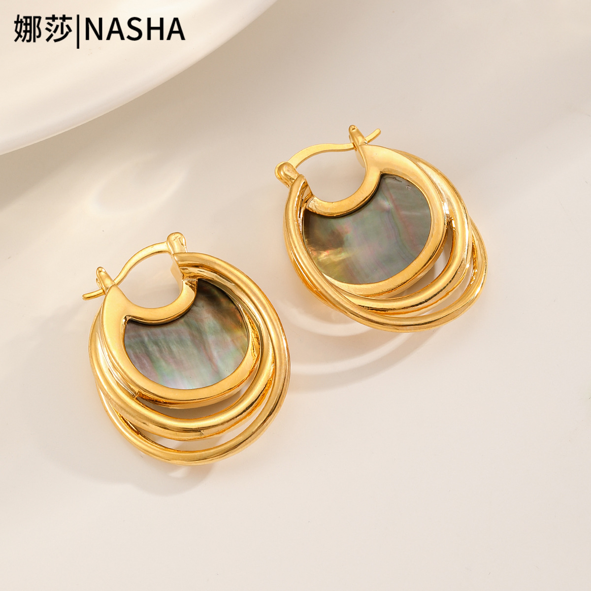 娜莎欧美跨境铜镀18K金老钱风耳钉彩色双面贝母耳环度假风高级感