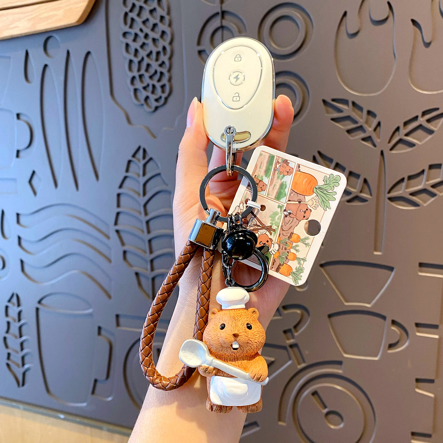 Original marmot keychain, Bai MAO pendant, cute and exquisite resin figurine, men's and women's backpacks, key chain, pendant and gift Application Scenario