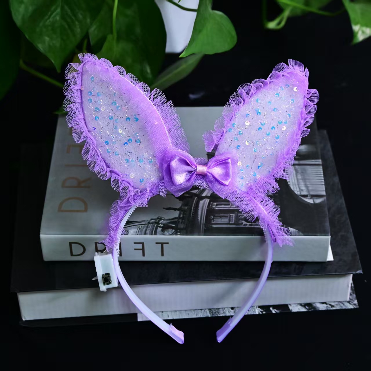 2025 New cute Kulomi Internet celebrity glowing big ear headband, glowing crown headband, glowing bow tie headband details Picture