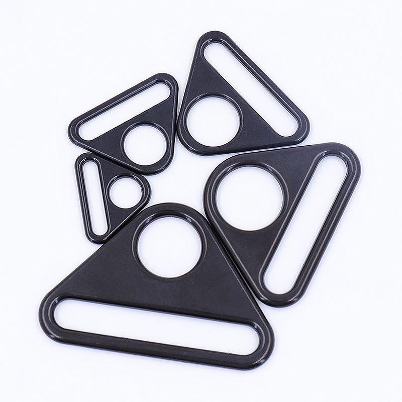 Factory direct supply of luggage hardware accessories, buckles, shoulder straps, webbing buckles, black round hole triangular buckles, zinc alloy triangular buckles Application Scenario