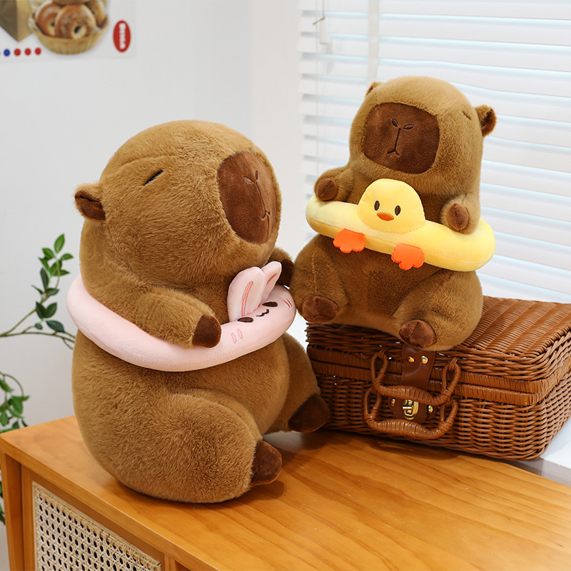 新款泳圈卡皮巴拉毛绒玩具水豚玩偶女生抱枕可爱公仔网红礼物批发