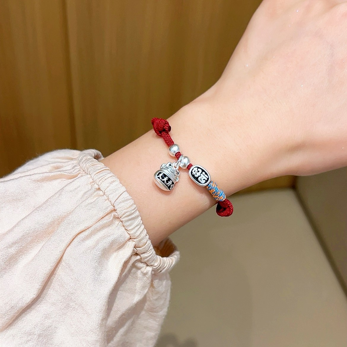 "Everyday Happiness Maneki Neko Zodiac Year Antique woven red rope bracelet, national trend Niche design, couple copper plated with hidden silver. Specification drawing