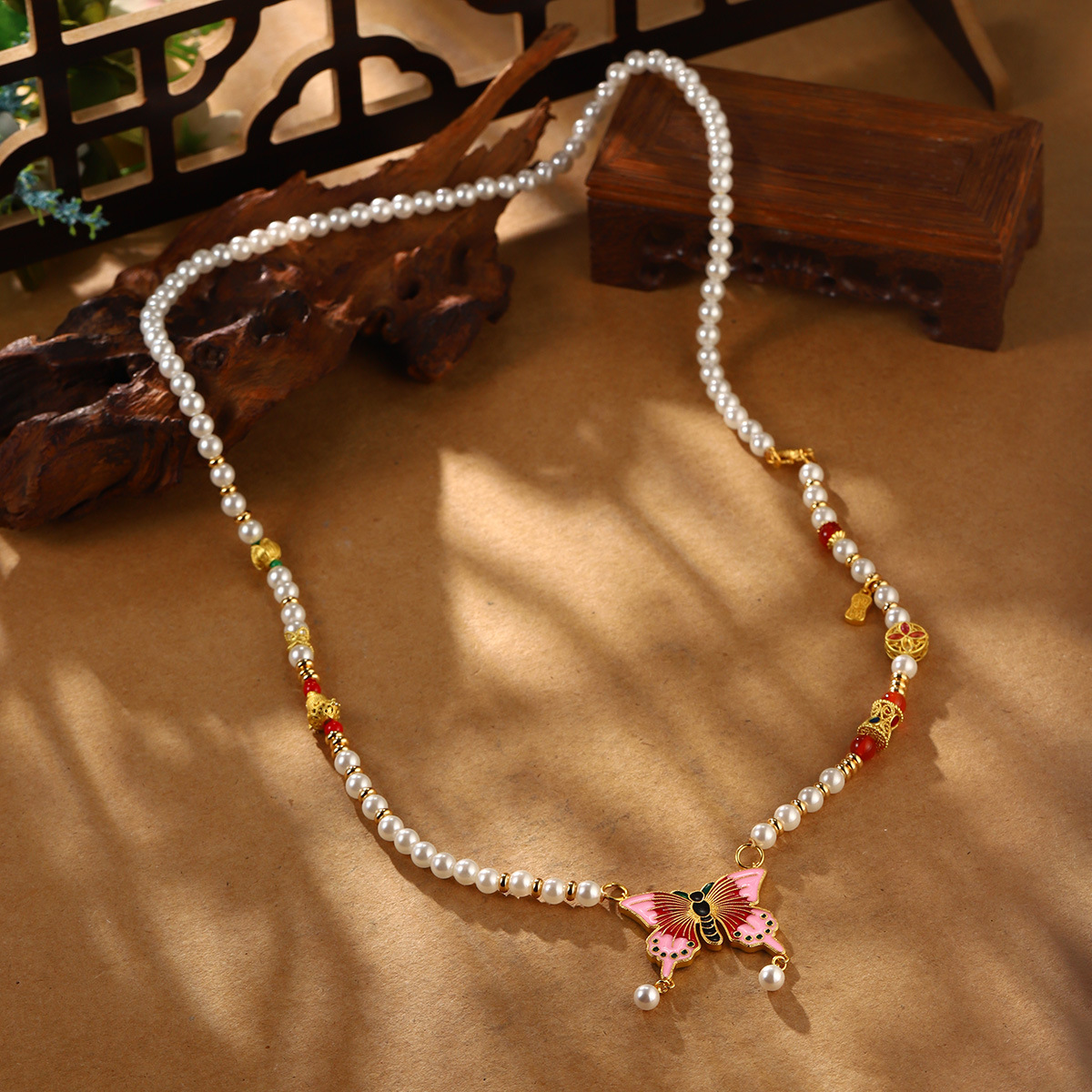 New Chinese-style retro peace lock butterfly pearl necklace for women, elegant and sophisticated, fashionable and versatile, exquisite collarbone chain Specification image