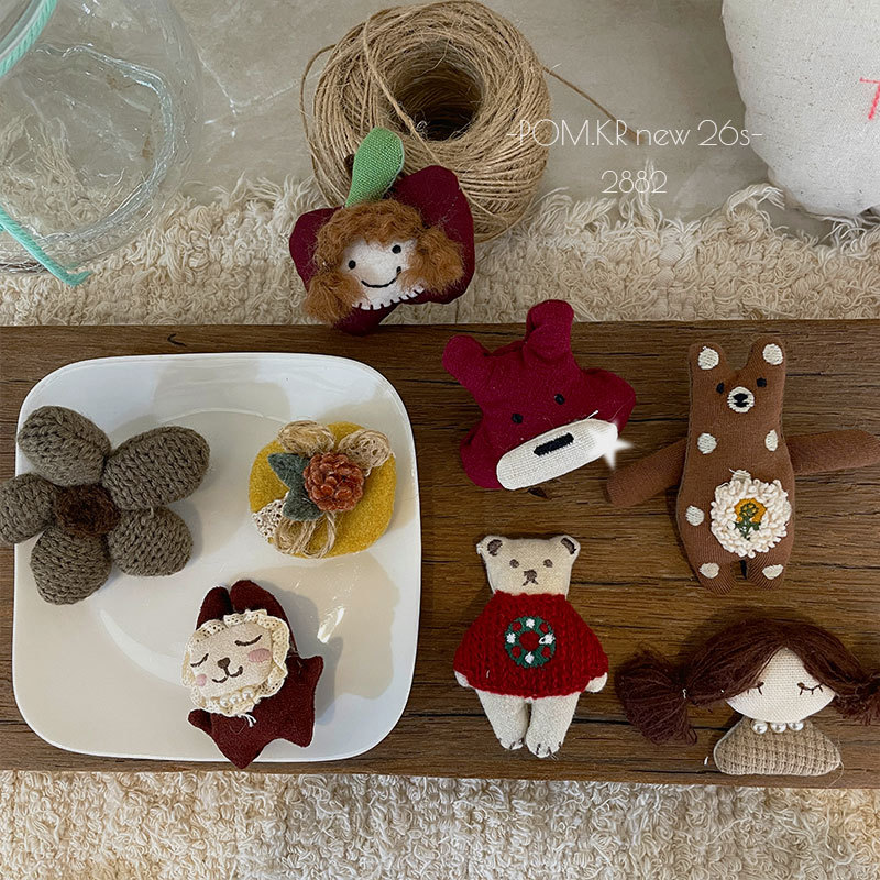 New Korean version autumn and winter cartoon hand-filled cotton children's brooches, clothing diy accessories, auxiliary materials, pins, ornaments and accessories Specification image