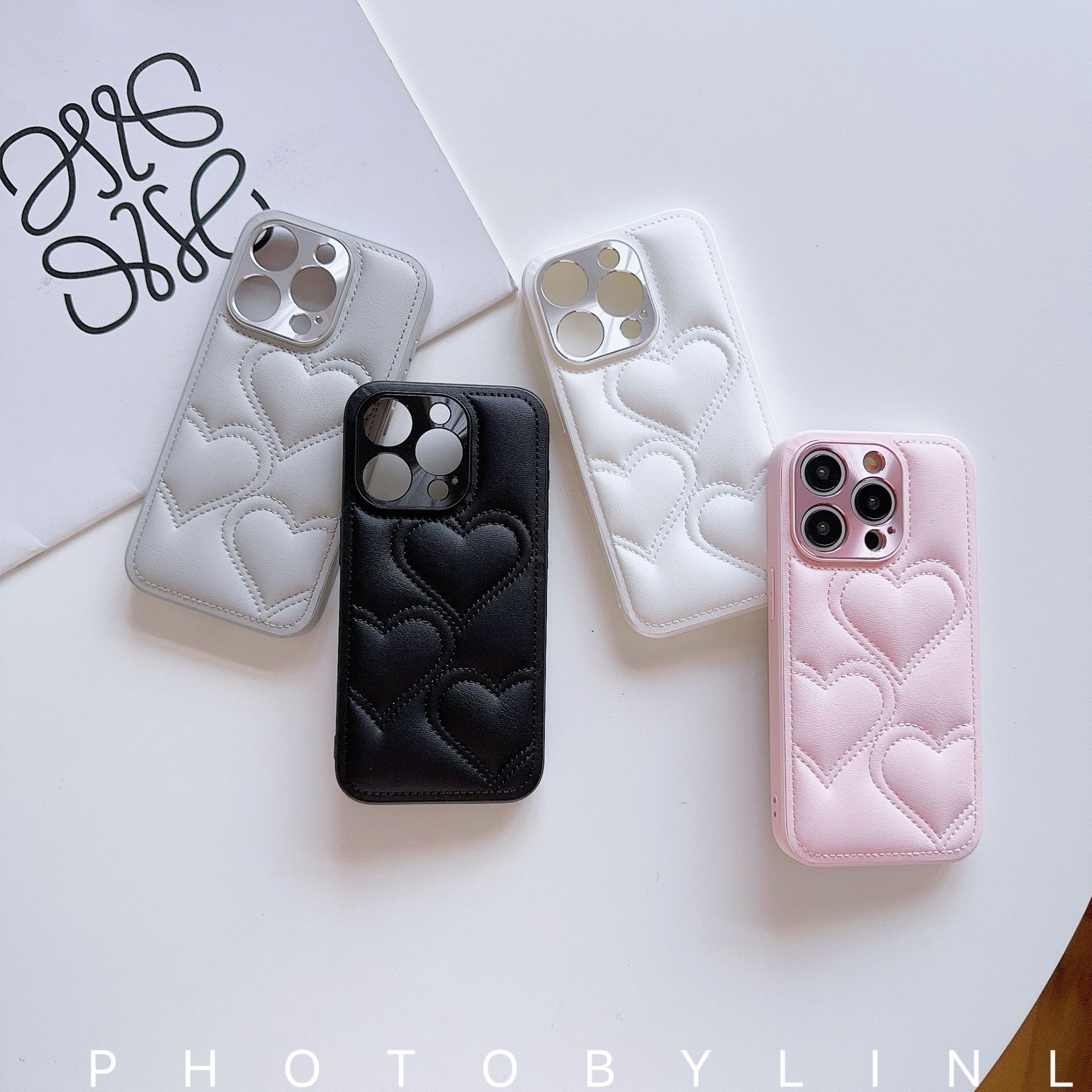 Suitable for iPhone 17promax phone case, iPhone 16 leather car wire 15, small fragrance style three-dimensional heart, high-end feel