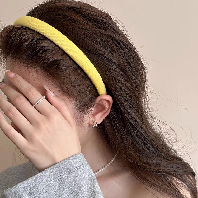 The 2025 new style, the same as Liu Yifei's, features a small yellow fabric hairband. It's a cute headband for women with tall heads and a cute face-washing headband details Picture