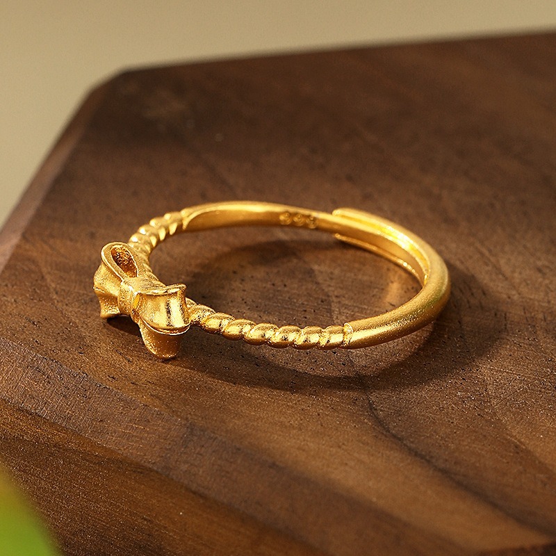 Women's simple sand gold bow ring, copper gold-plated, fashionable, versatile, high-end, light luxury open ring Application Scenario