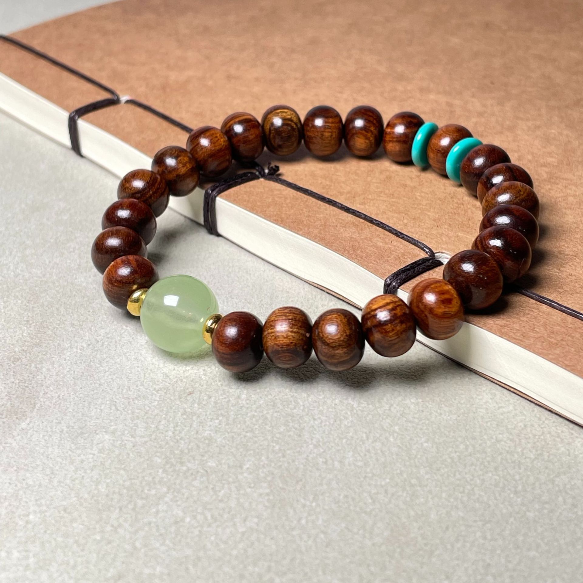 Wholesale of live-streaming promotion products: Green sandalwood, black rosewood, purple sandalwood, bamboo joint Barbie sandalwood luminous perpetual night running ring bracelet Specification image