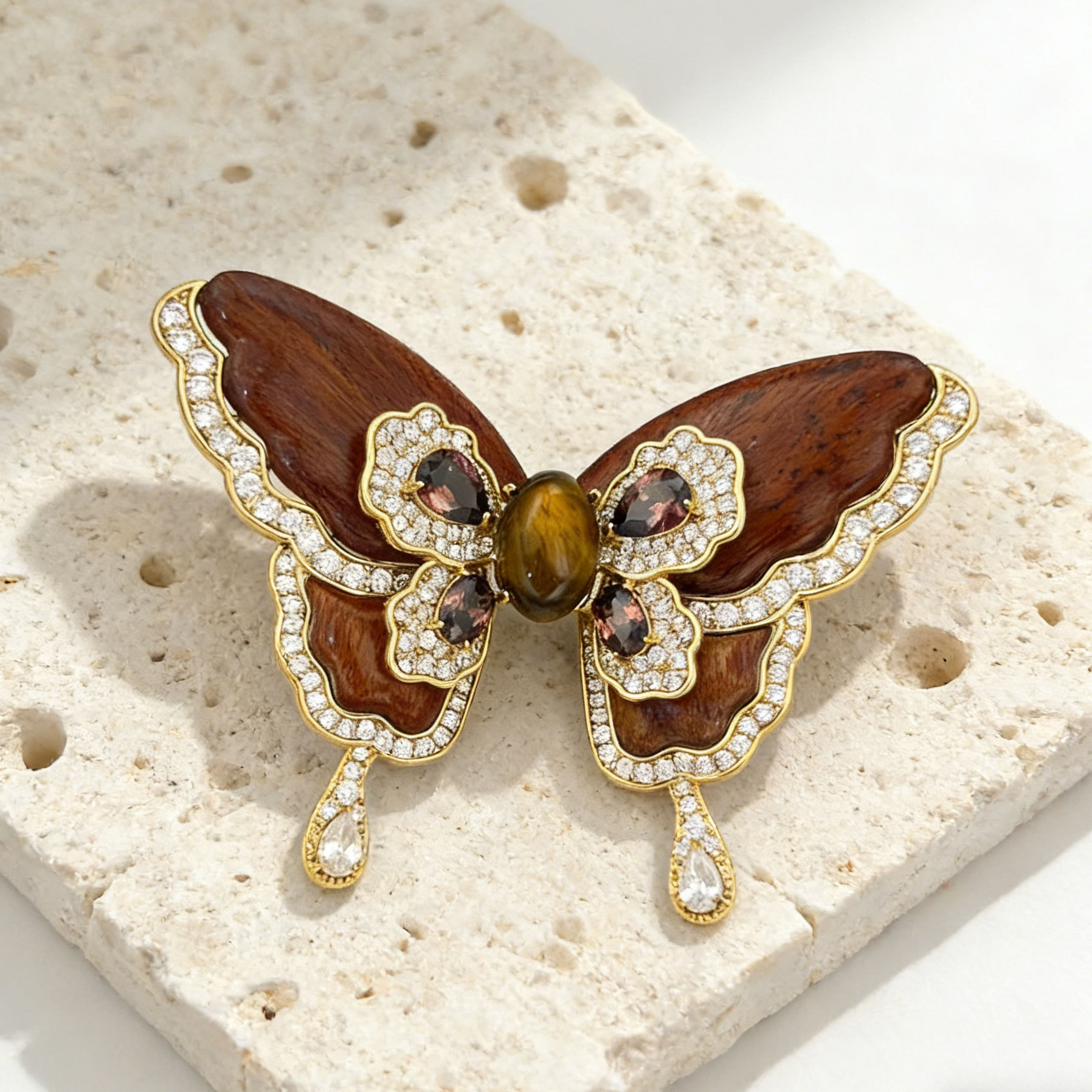 Light luxury retro wooden butterfly brooch, copper alloy, real gold electroplated, slightly inlaid zircon tiger's eye, high-end women's brooch