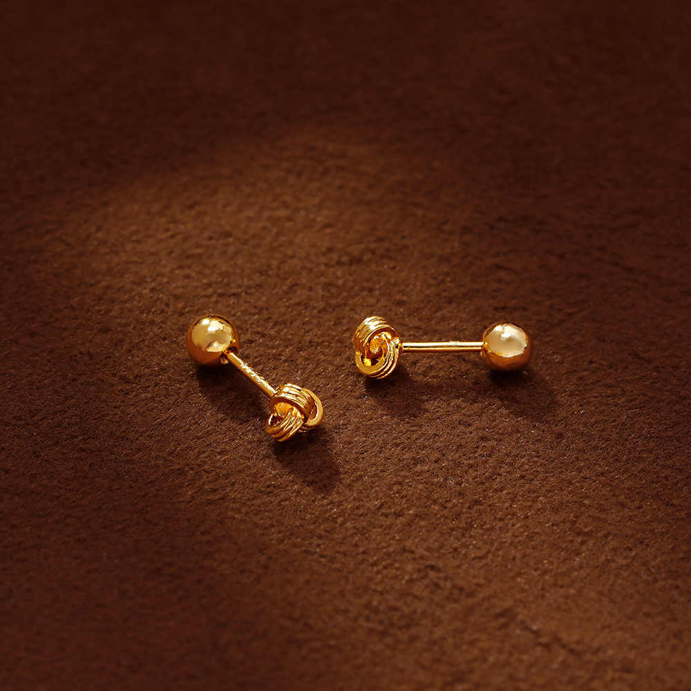 Hyacinth metal screw stud earrings are a niche design for women, featuring a fashionable and commuting style. They are simple, elegant and cool, and are popular earrings on the Internet Application Scenario