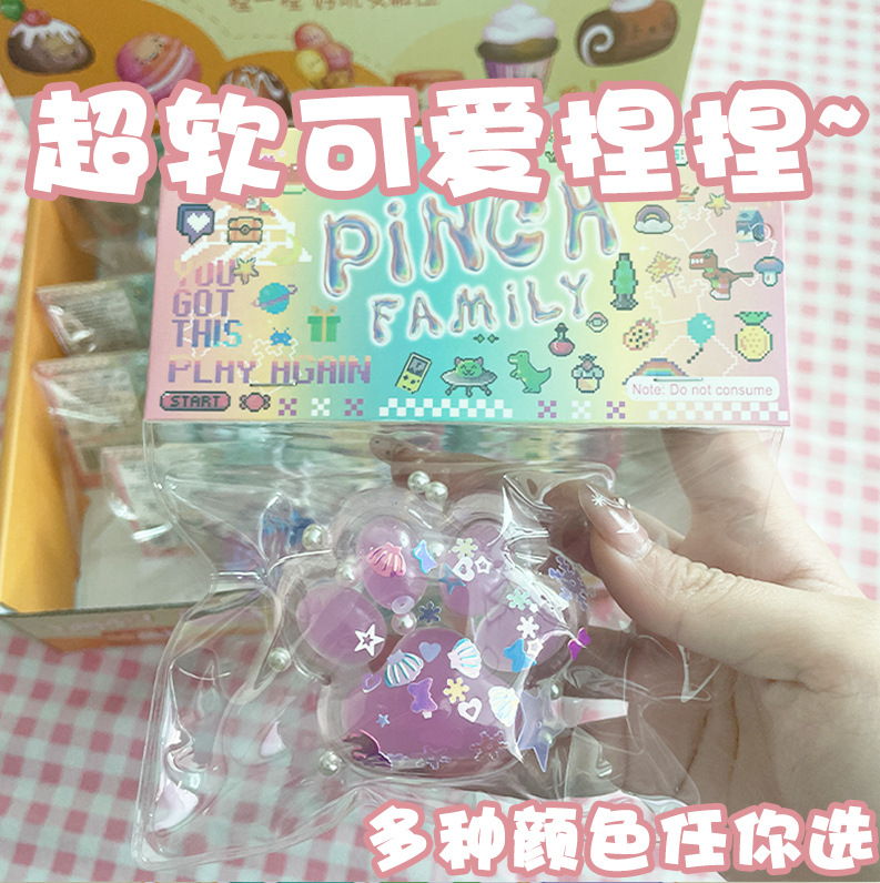 Large-sized crystal transparent cat paw kneading fun stress-relieving toy for girls, large-sized soft rubber kneading mud texture, slow rebound, cute Application Scenario