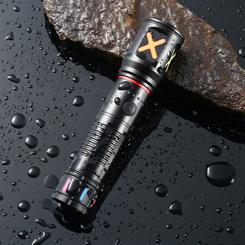 A cross-border best-selling Pailide high-intensity flashlight with a fluorescent strip, telescopic zoom, and an aluminum alloy long-range white laser flashlight Application Scenario