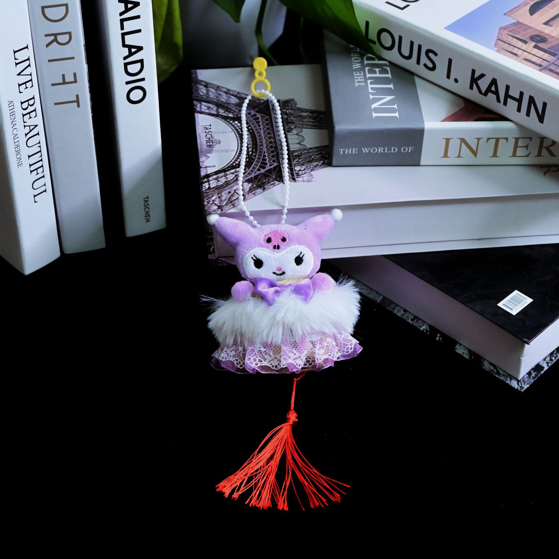 Bamboo-woven cartoon lanterns are bestsellers. New Chinese-style Mid-Autumn and New Year Festival, children's lanterns are set up at street stalls in scenic spots and night markets Application Scenario