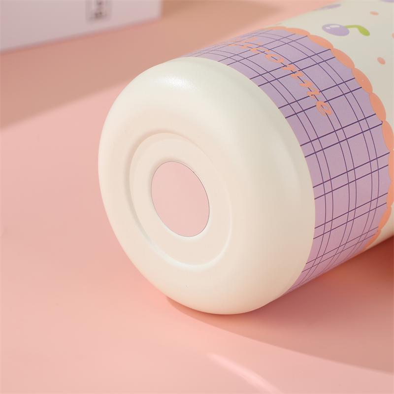The new summer cold and heat preservation cup features a high appearance level, large capacity, and is cute for students. It is a stainless steel double-drinking cartoon straw cup Application Scenario