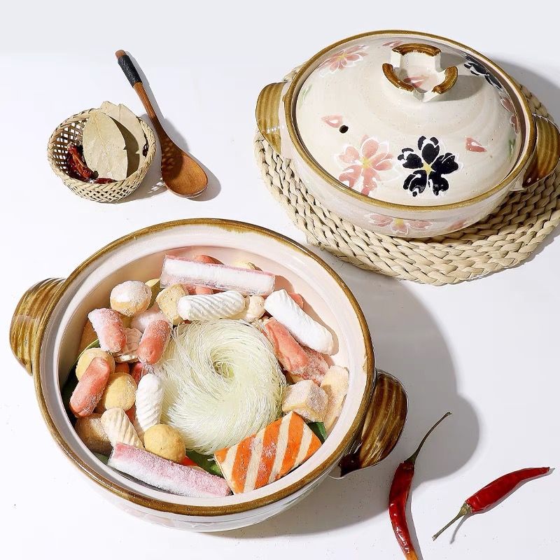 Japanese-style earthenware pot, heat-resistant and explosion-proof clay pot, household cooker, gas stove, dry-burning, high-temperature resistant, shallow soup pot Application Scenario