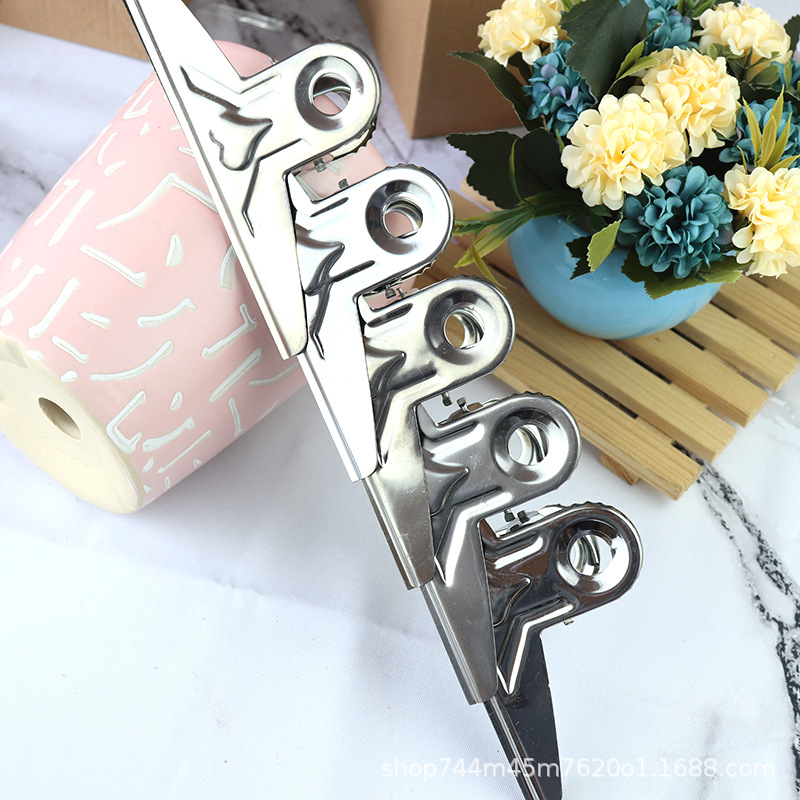 Thickened large-sized ticket, stainless steel ticket holder, home clip, butterfly drawing board clip, stationery clip ticket Application Scenario