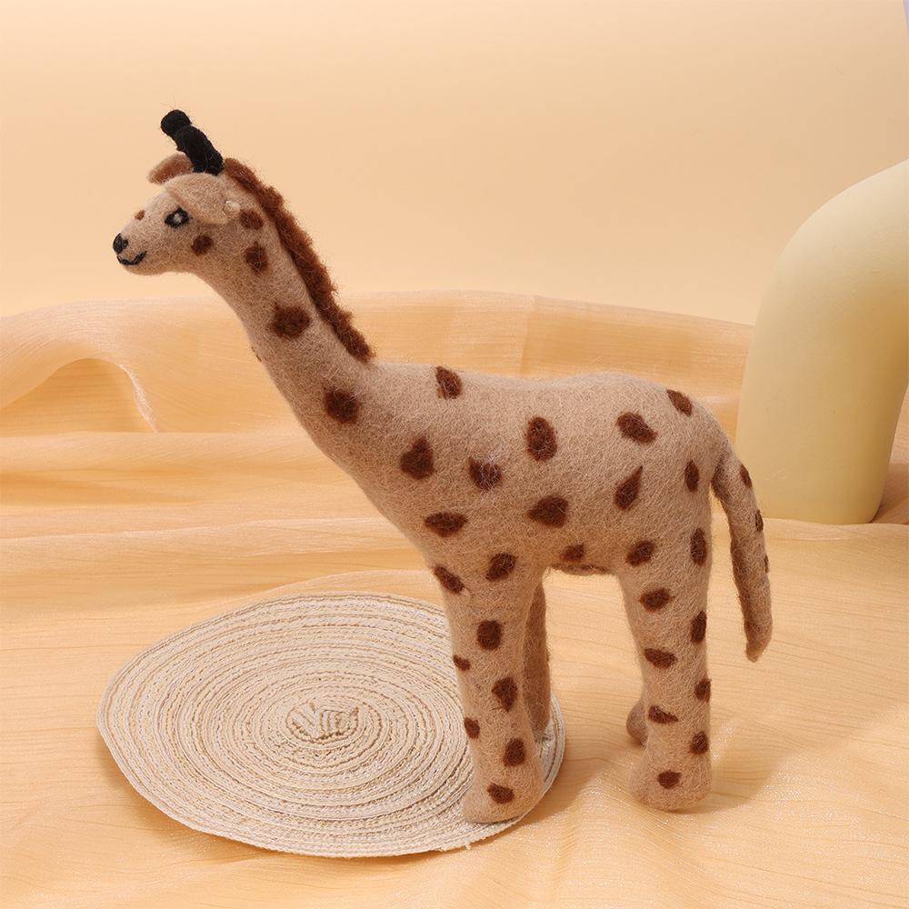 Nepalese handcrafted wool felt dolls, cute giraffe three-dimensional figurines, wool felt throw pillows manufacturer wholesale