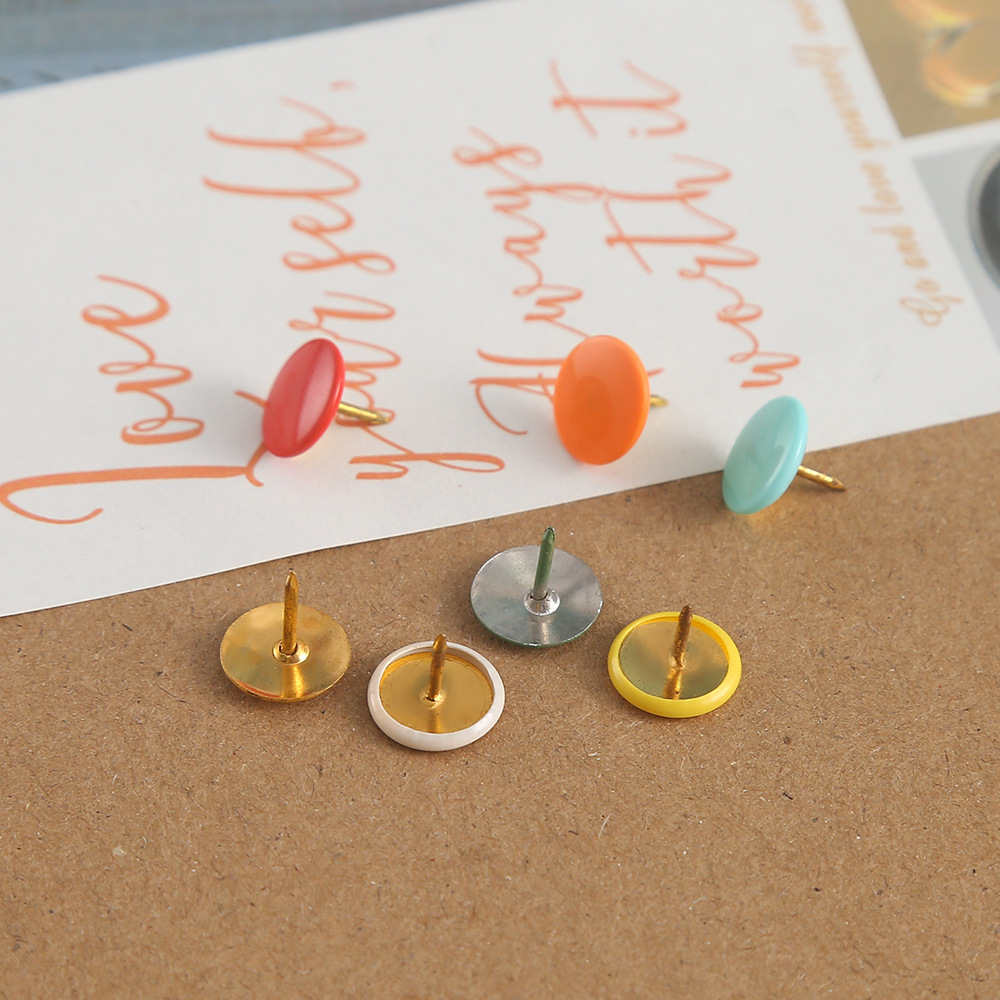 Factory stock round head drawing nails, cork nails, photo wall, color flat drawing nails, data files, fixed nails wholesale Application Scenario