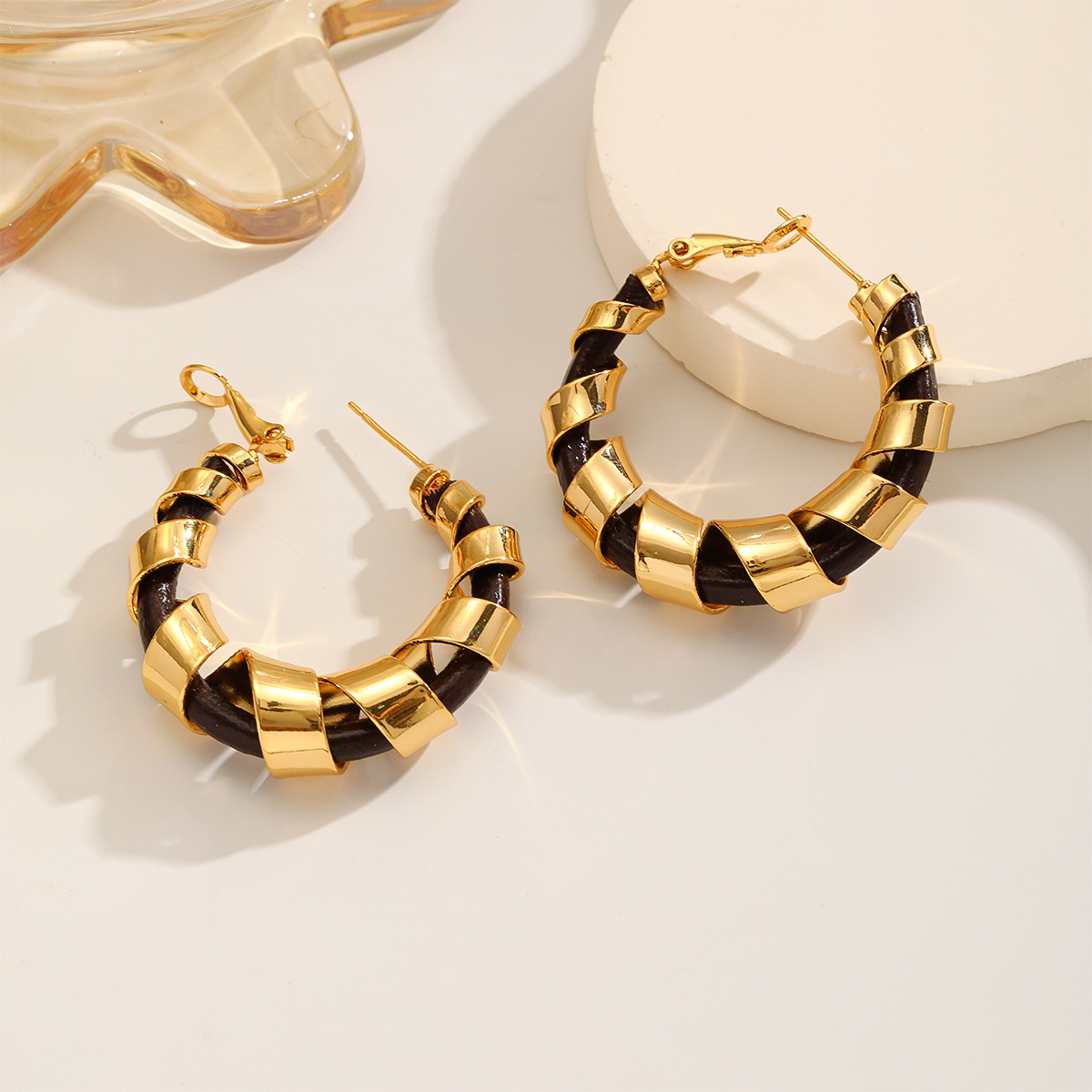 Nasha Cross-border exclusive European and American style unique and niche design rotating large C-ring earrings, simple and elegant ear rings details Picture