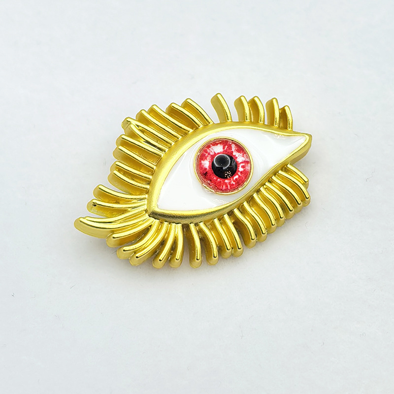 Creative and fashionable metal irregular-shaped decorative pins, versatile suit jackets, exquisite and personalized brooch accessories Application Scenario