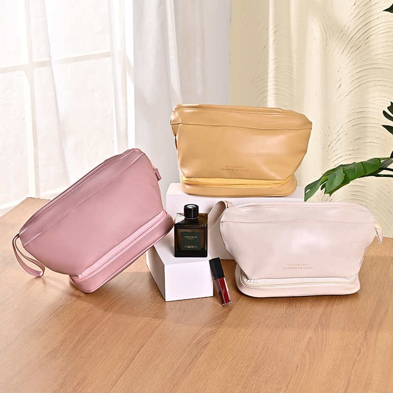 Cosmetic bag with high appearance level, portable and hand-held skin care and cosmetics storage bag, large capacity, high-end feel, cloud shape