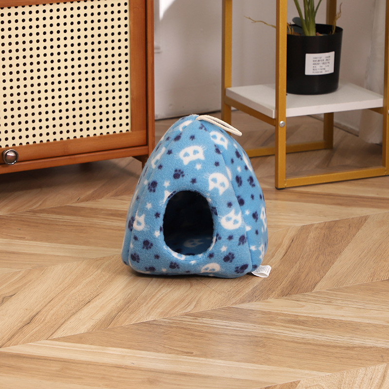 All-season universal dog bed, cute fleece and thickened plush cat bed, pet bed, yurt, household windproof pet bed Application Scenario