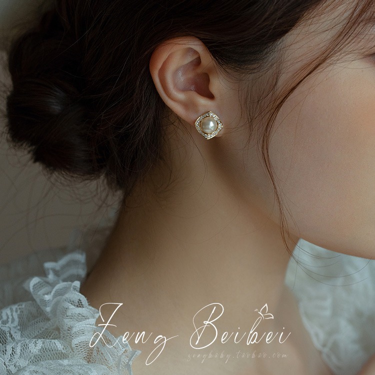 "Thousand Gold Charm ~ French simple yet high-end imitation pearl earrings, retro court-style stud earrings, fairy-like commuting earrings. Application Scenario